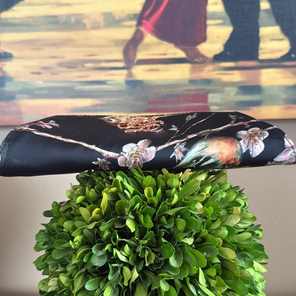 TED BAKER 🖤BLACK🖤 FLORAL BIRD ENVELOPE CLUTCH 🌟EUC🌟 - Picture 9 of 16
